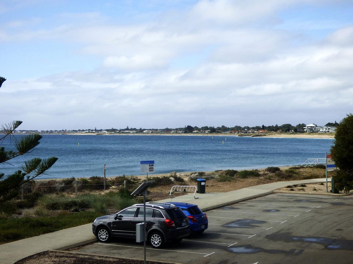 Breakwater Short Stay Mandurah Exteriör bild