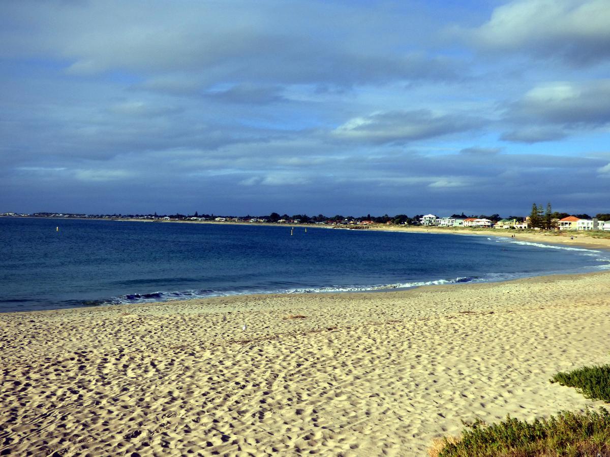 Breakwater Short Stay Mandurah Exteriör bild
