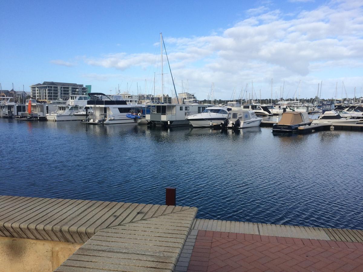 Breakwater Short Stay Mandurah Exteriör bild