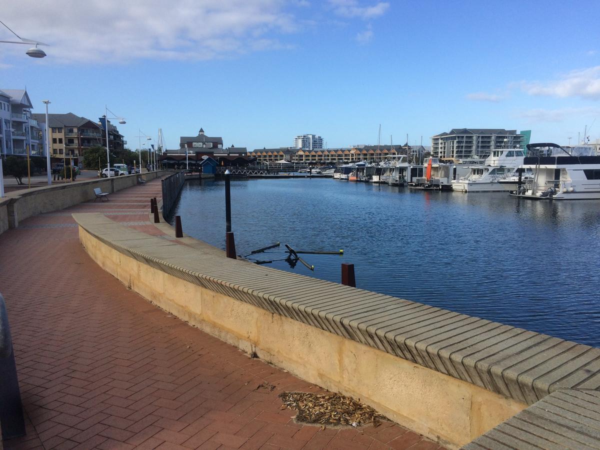 Breakwater Short Stay Mandurah Exteriör bild