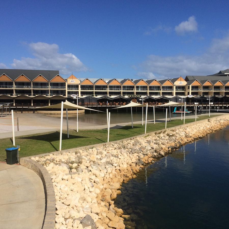 Breakwater Short Stay Mandurah Exteriör bild