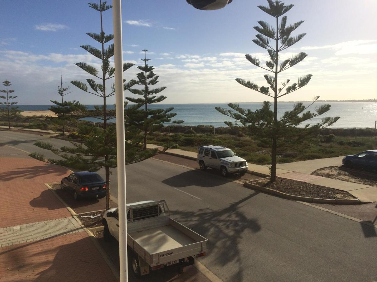 Breakwater Short Stay Mandurah Exteriör bild